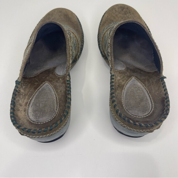 Clark’s Artisan Women’s 7 Brown Green Leather Western Stitched Comfort Clogs - Picture 9 of 14